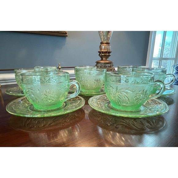 Vintage Tiara Glass Sandwich Pattern Chantilly‎ Green Cup and Saucers Set of 8 - Picture 3 of 6